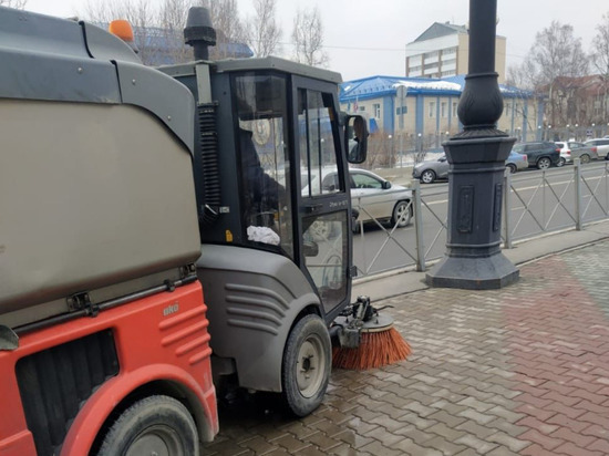 Улицы в Южно-Сахалинске начали очищать от зимней пыли и грязи