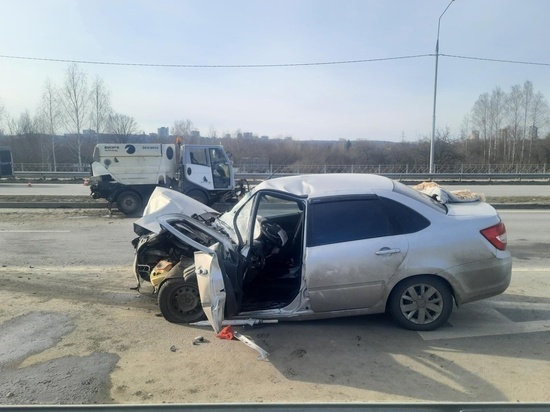 В ДТП на новой автодороге Брянска водитель сломал колено