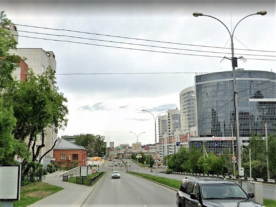 На улице Московской в Екатеринбурге обстреляли трамвай