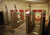 Один из пассажиров московского метро попытался на станции «Текстильщики» пройти турникет без оплаты