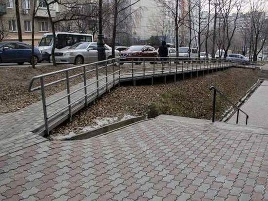 Тротуары и лестничные спуски отремонтируют в центре Хабаровска
