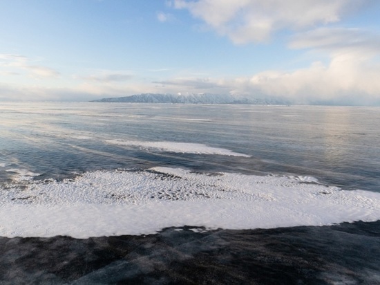 Из-за метели на льду Байкала заблудилось 14 человек