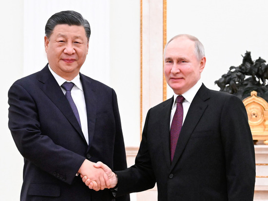 Объятия президента Российской Федерации Владимира Путина с председателем Китайской Народной Республики (КНР) Си Цзиньпином должны стать поводом для беспокойства Вашингтона, пишет Newsweek
