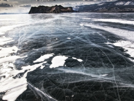  МЧС России: на льду Байкала потерялись 14 человек