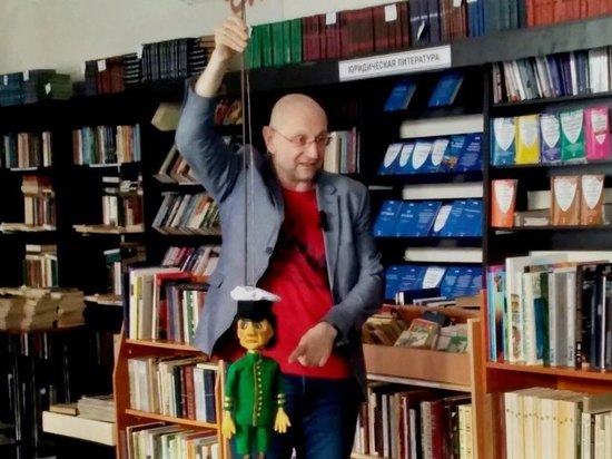 Режиссер-кукольник Давид Бурман провел творческую встречу в Брянске