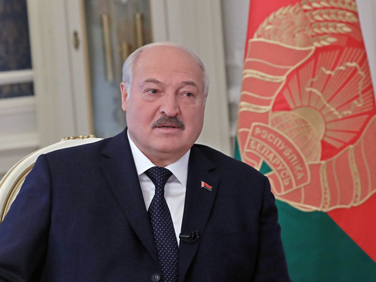 Лукашенко заявил, что в Беларуси &#34;не все гладко&#34; с воинской дисциплиной