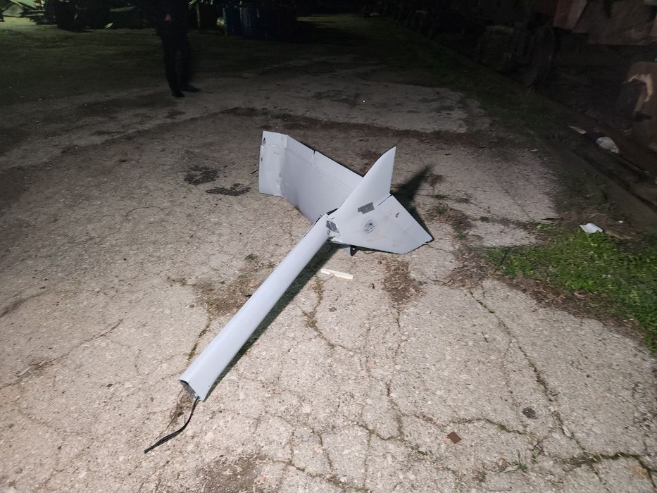 В Джанкое показали последствия ночной атаки дронов: обломки и разрушения