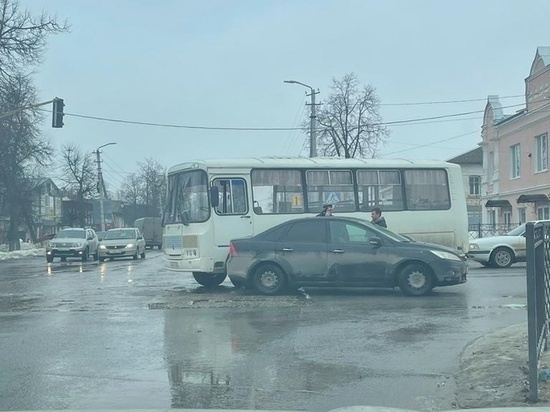 В Касимове Рязанской области произошла авария с участием автобуса