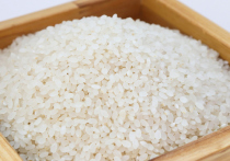 Рис — один из тех немногих продуктов, которые, в ожидании подорожания, мы в первую очередь бросаемся закупать впрок