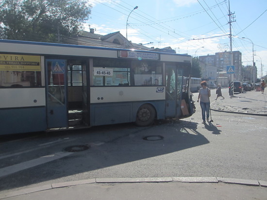 В Саратове произошло нападение на автобус