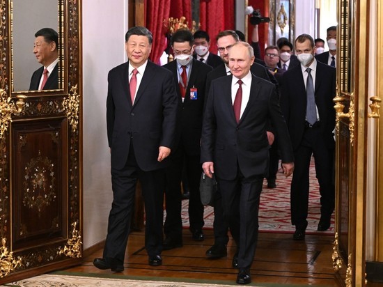 Путин назвал обмен мнениями с Си Цзиньпином в узком составе откровенным и содержательным