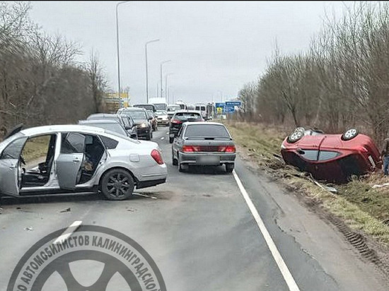 Под Откосово три автомобиля попали в ДТП, два улетели в кювет
