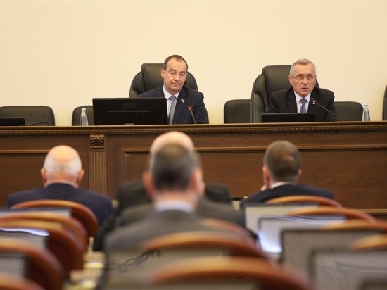 Депутаты ЗСК обсудили партийные задачи по выполнению Послания президента РФ Федсобранию