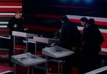 Один из участников прямого эфира программы "Вечер с Владимиром Соловьевым" потерял сознание прямо в студии