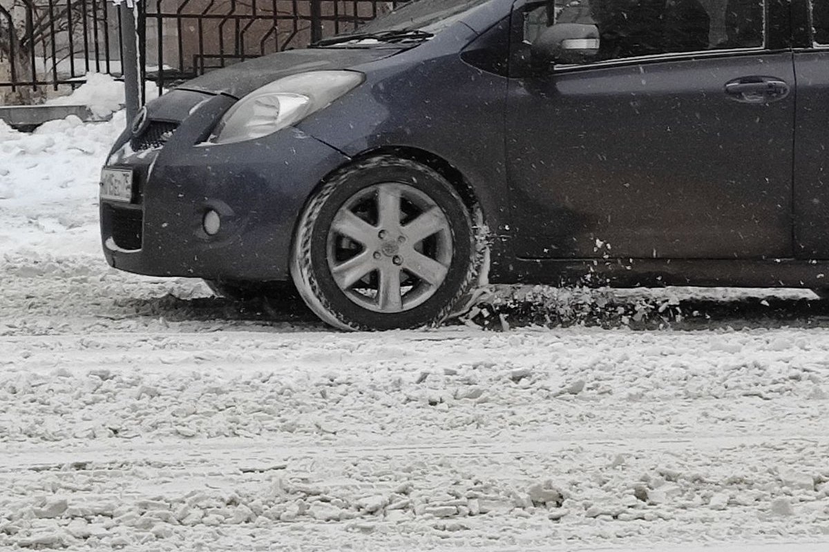 Машины вязнут в снегу»: водители возмущены неубранными дорогами Читы - МК  Чита