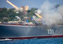 Жители Севастополя сообщили о громких звуках взрывов над городом