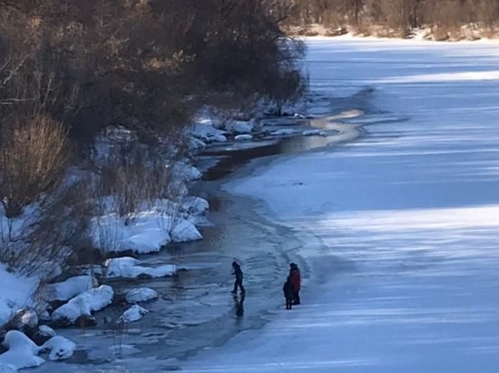 Группу детей заметили на льду Ини в Новосибирске