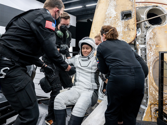 Российская женщина-космонавт Анна Кикина вернулась из США на Родину