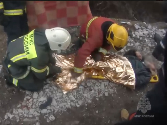 В Малом Исаково мужчина застрял в сточной канаве
