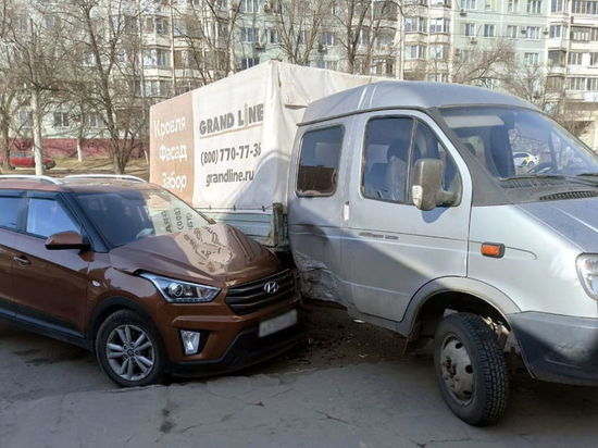 В Волгограде в ДТП с «Газелью» пострадали 2 ребенка