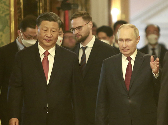 В среду председатель КНР Си Цзиньпин покинул Москву после двухдневного саммита с российским президентом Владимиром Путиным