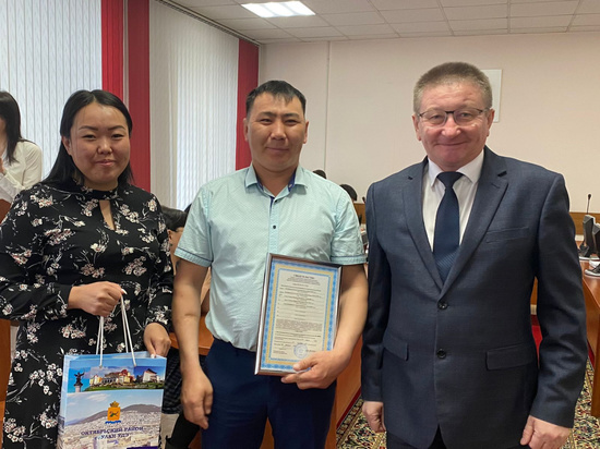 Еще две семьи в Улан-Удэ получили сертификаты на жилье