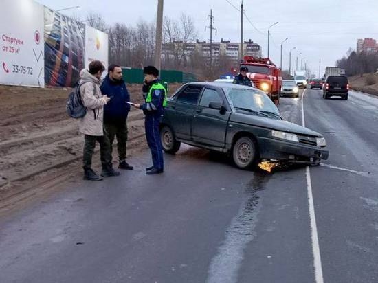 В Туле на Калужском шоссе 22 марта столкнулись "десятка" и Lada Vesta
