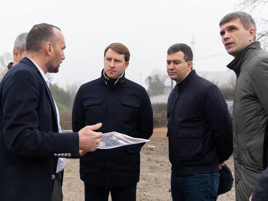 Мэр Сочи с руководством ООО «Газпром газомоторное топливо» осмотрели участок под строительство газозаправочной станции в Адлерском районе