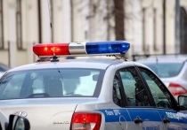 В Петрозаводске машина, за рулем которой никого не было, врезалась в здание местного отделения ГИБДД