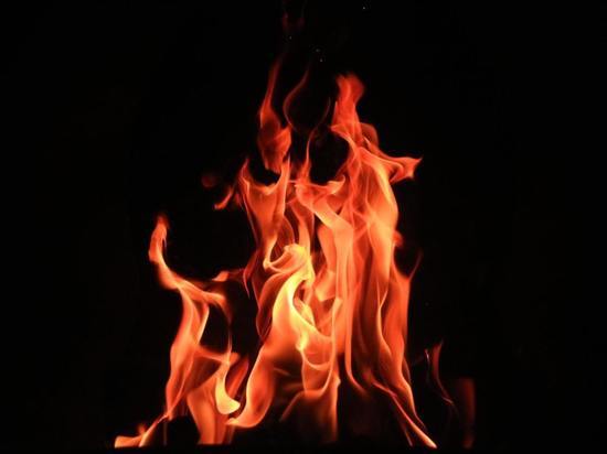 Житель Бурятии облил приятеля горючим и поджёг
