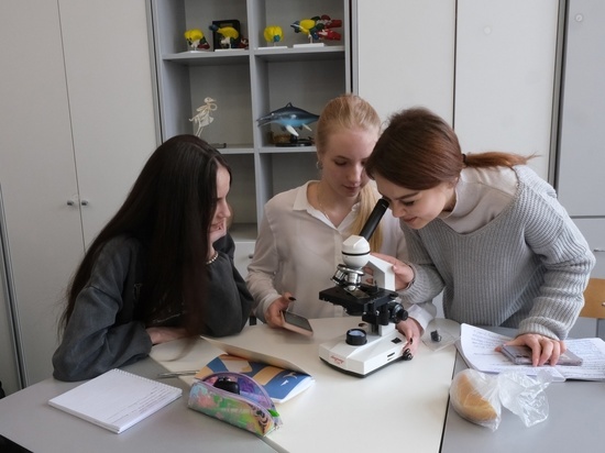 В "Смоленском Олимпе" началась образовательная программа по химии и биологии