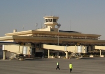 Международный аэропорт Алеппо приостановил работу из-за нанесенного в среду утром израильской ракетной атакой ущерба, сообщает министерство транспорта Сирии