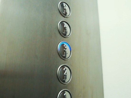 В этом году в многоэтажных домах Улан-Удэ появится 6 новых плавных лифтов