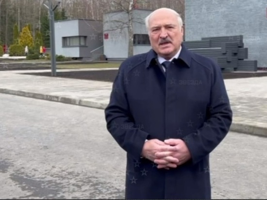 Лукашенко: Россия может поставить Минску боеприпасы с настоящим ураном