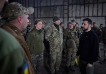 Президент Украины Владимир Зеленский посетил позиции ВСУ на Бахмутском направлении, сообщает офис украинского президента