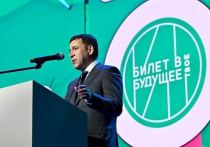 22 марта в Екатеринбурге министр просвещения России Сергей Кравцов и губернатор Свердловской области Евгений Куйвашев дали старт Всероссийскому фестивалю по профессиональной ориентации «Билет в будущее» и провели одноименный Всероссийский профориентационный урок