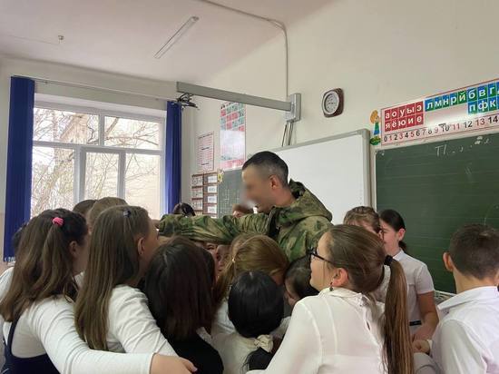 Боец СВО навестил родную школу в Ессентуках