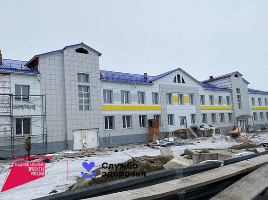 В Советском районе Алтайского края продолжают строить поликлинику
