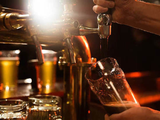 Вкуснее из бутылки или банки: ученые узнали, в чем лучше хранить пиво