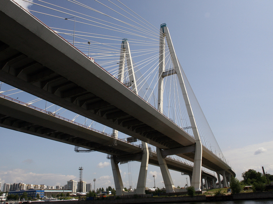 Две полосы на Большом Обуховском мосту перекроют до 10 мая