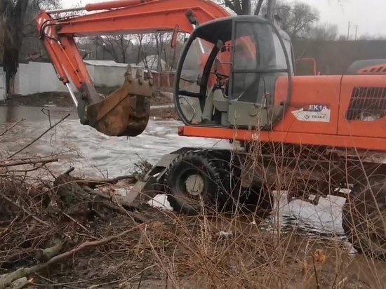 В Липецке от подтопления спасли дом
