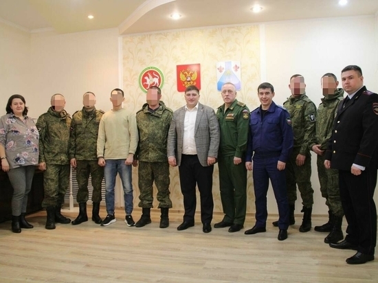 В Менделеевске провели встречу с прибывшими в отпуск бойцами