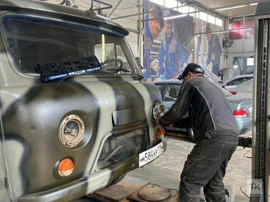 Житель Нижнекамска для отправки в зону СВО готовит автомобиль