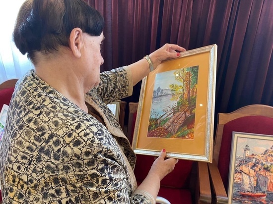 Более 600 картин украсили комнаты пожилых северян в домах престарелых в Заполярье