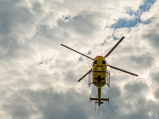 Вертолёт курской санавиации эвакуировал в Москву пациентку с разрывом аневризмы