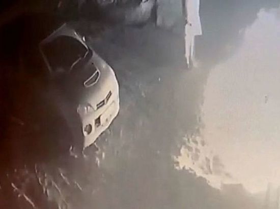 В Омске мужчина из мести за дорожный конфликт поджёг гараж с людьми внутри