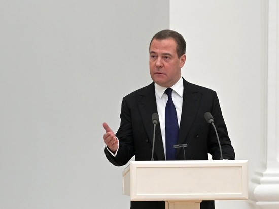  Медведев: Запад будет вмешиваться в президентские выборы в РФ в 2024 году