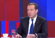 Заместитель председателя Совбеза России Дмитрий Медведев в большом интервью российским СМИ назвал Украину частью РФ