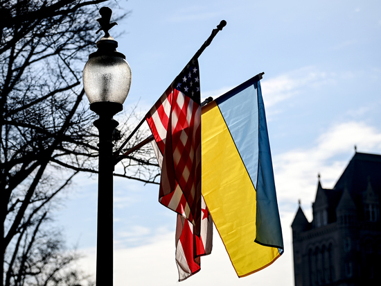 Бывший советник по оборонной политике при Пентагоне и Сенате США Марио Лойола заявил, что Вашингтон должен убедить Киев смириться с вхождением новых регионов в состав РФ, получив взамен денежную компенсацию