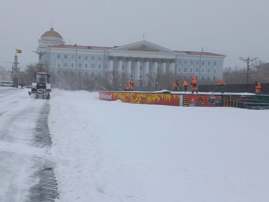 Сергейкин раскритиковал власти из-за уборки снега на площади в Чите